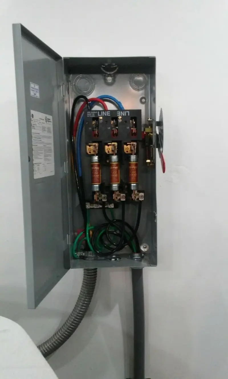 Three-phase disconnect switch installed for Smoke Detector Installation in Hominy